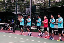 Những bài khởi động cơ bản cho người mới tập chơi Tennis (bài 1)