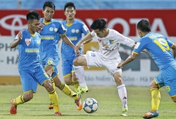 Video: Thua S. Khánh Hòa BVN, Hà Nội FC ngắt mạch 13 trận bất bại