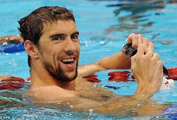 Michael Phelps cầm cờ cho đoàn Mỹ ở lễ khai mạc Olympic 2016