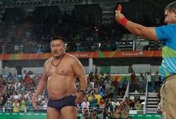 Rio 2016: HLV đội Mông Cổ lột hết quần áo để phản đối trọng tài