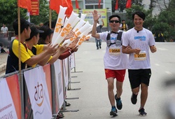 Ha Giang Marathon 2018: Xúc động hình ảnh runner khiếm thị về đích