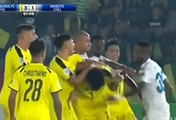 Video: Đấm liên tiếp vào mặt đối thủ, Samson nhận thẻ đỏ tại AFC Cup