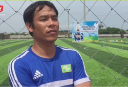 Video: HLV Huy Hoàng đội nắng dự khán Festival bóng đá học đường VL Nghệ An
