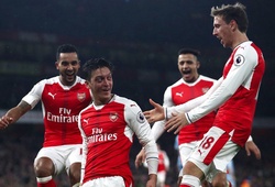 Video: Oezil và Walcott tỏa sáng giúp Arsenal thắng ngược Stoke