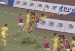 Video: Tái diễn tình huống penalty tưởng tượng trên sân Thống Nhất?