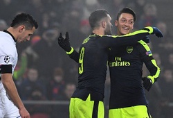 Video: Thắng đậm Basel, Arsenal giành ngôi đầu từ tay PSG