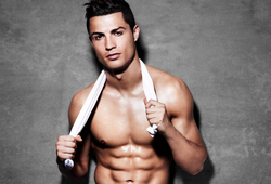 Cơ thể của Ronaldo còn hoàn hảo hơn cả ảnh photoshop