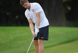 Gerrard bị CLB golf khai trừ vì... “tư cách nhom nhem”