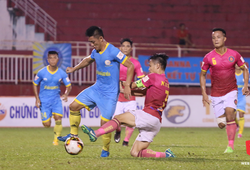 Cầu thủ Khánh Hòa lãnh thẻ đỏ vì tiểu xảo của đội Sài Gòn