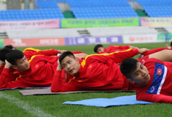 U20 Việt Nam thả lỏng trên sân tập ở Hàn Quốc