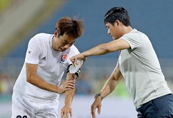 Hữu Thắng đốn tim NHM bằng hành động đẹp với cầu thủ Hàn Quốc