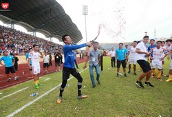 Nam Định trở lại V.League sau 7 năm: Sau niềm vui là nỗi lo "cơm áo gạo tiền"