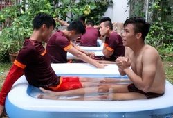 Làng bóng Việt Nam với phương pháp phục hồi ngâm nước đá