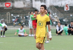 Cầu thủ bị gãy tay vẫn ra sân tham dự U13 bóng đá học đường
