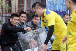 Tuấn Hưng và HAT đá bóng từ thiện với cựu cầu thủ Nam Định