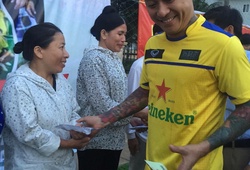 Tuấn Hưng và HAT quyên góp được 35 triệu trong trận đấu từ thiện ở Sầm Sơn