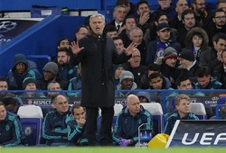 Chelsea trả tiền để Mourinho… dẫn dắt Man Utd