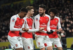 Hull 0-4 Arsenal: Song sát Walcott - Giroud giải hạn cho Pháo thủ
