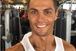 Ronaldo “khổ nhục” trong phòng gym ngày Giáng sinh