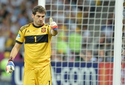 Iker Casillas muốn tống cả bố vợ lẫn bố đẻ vào… tù