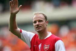 Vì sao Bergkamp sợ đi máy bay?