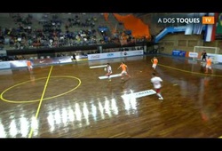 Falcao lại trổ tài rê bóng điêu luyện trên sân futsal