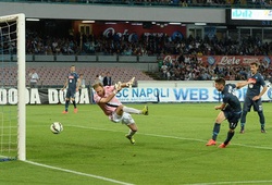 Napoli 3-2 Cesena: Ba điểm kịch tính