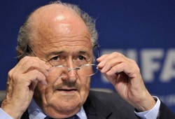 Blatter sắp bị bắt và biết rõ 10 triệu USD hối lộ Warner