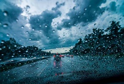 6 lưu ý khi lái xe mùa mưa