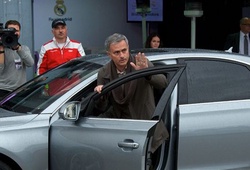 Mourinho bị tịch thu bằng lái nửa năm