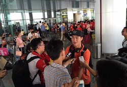 U23 Việt Nam được CĐV đón tiếp như những người hùng tại sân bay