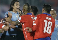Khiêu khích Cavani ăn thẻ đỏ, hậu vệ Chile đối mặt nguy cơ treo giò