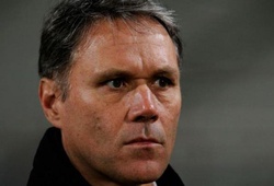 Van Basten: Từ chức thấy dễ thở hơn