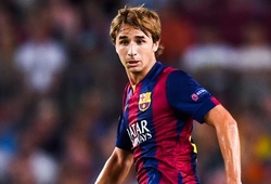 Cầu thủ trẻ Barca khoe kỹ năng chơi bóng trong phòng tập