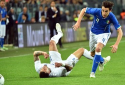 Nước Anh không lành cho hậu vệ Italia
