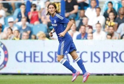 Chelsea bán Filipe Luis, mua cầu thủ Augsburg