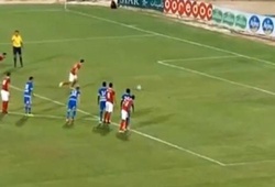 Cầu thủ Tunisia tái hiện cú đá penalty huyền thoại của thánh Johan Cruyff
