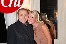 Silvio Berlusconi lấy vòng của mẹ tặng bồ trẻ