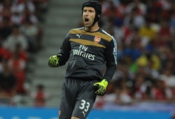 Petr Cech: Van der Sar của Arsenal?