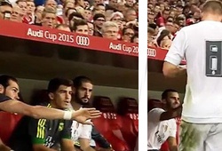 Gareth Bale bị đồng đội ‘bơ’ khi đòi bắt tay