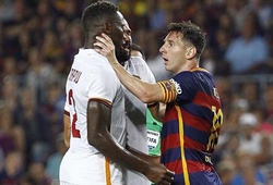 Nóng mắt, Messi lao vào húc đầu &#8211; bóp cổ đối phương
