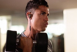 Ronaldo trình làng tai nghe mới