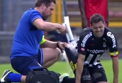Cầu thủ Tây Ban Nha quằn quại vì chấn thương chỗ hiểm