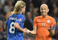 Arjen Robben chấn thương: Một người đau, hai kẻ khổ