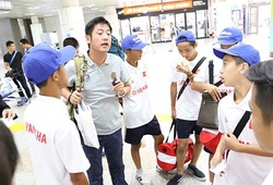 ĐT U.13 Bóng đá học đường Yamaha du đấu Nhật Bản: “Các con phải học&#8230; xếp hàng”