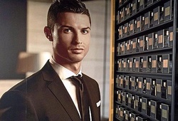 Ronaldo ra mắt mê hồn hương