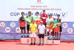 Tuyển thủ QG thua “chỏng vó” tại giải quần vợt phong trào