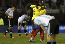 Argentina 0-2 Ecuador: Không Messi, vũ công Tango thua tan nát trên sân nhà