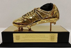 Rooney nhận giày vàng