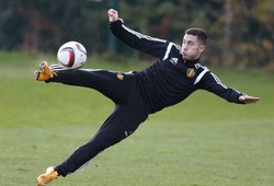 Eden Hazard tung người cắt kéo tuyệt đẹp trên sân tập